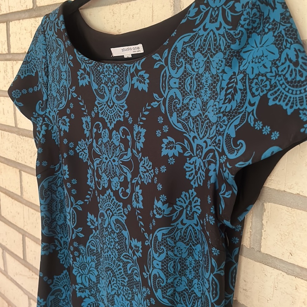 Studio One Dress - Picture 2 of 4
